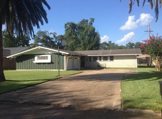 704 33rd St, Nederland, TX 77627