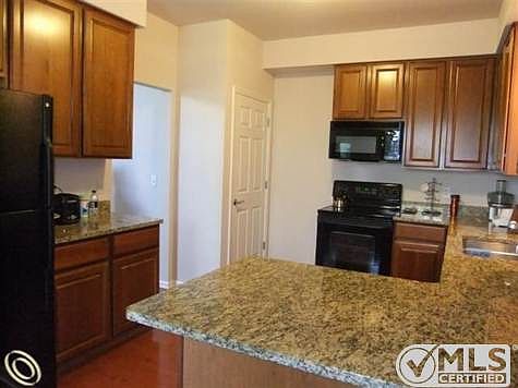 kitchen (2).JPG