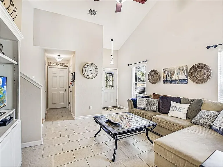 912 Moser River Dr — Photo 4