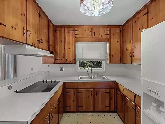 4th image of 2723 Aloma Ave