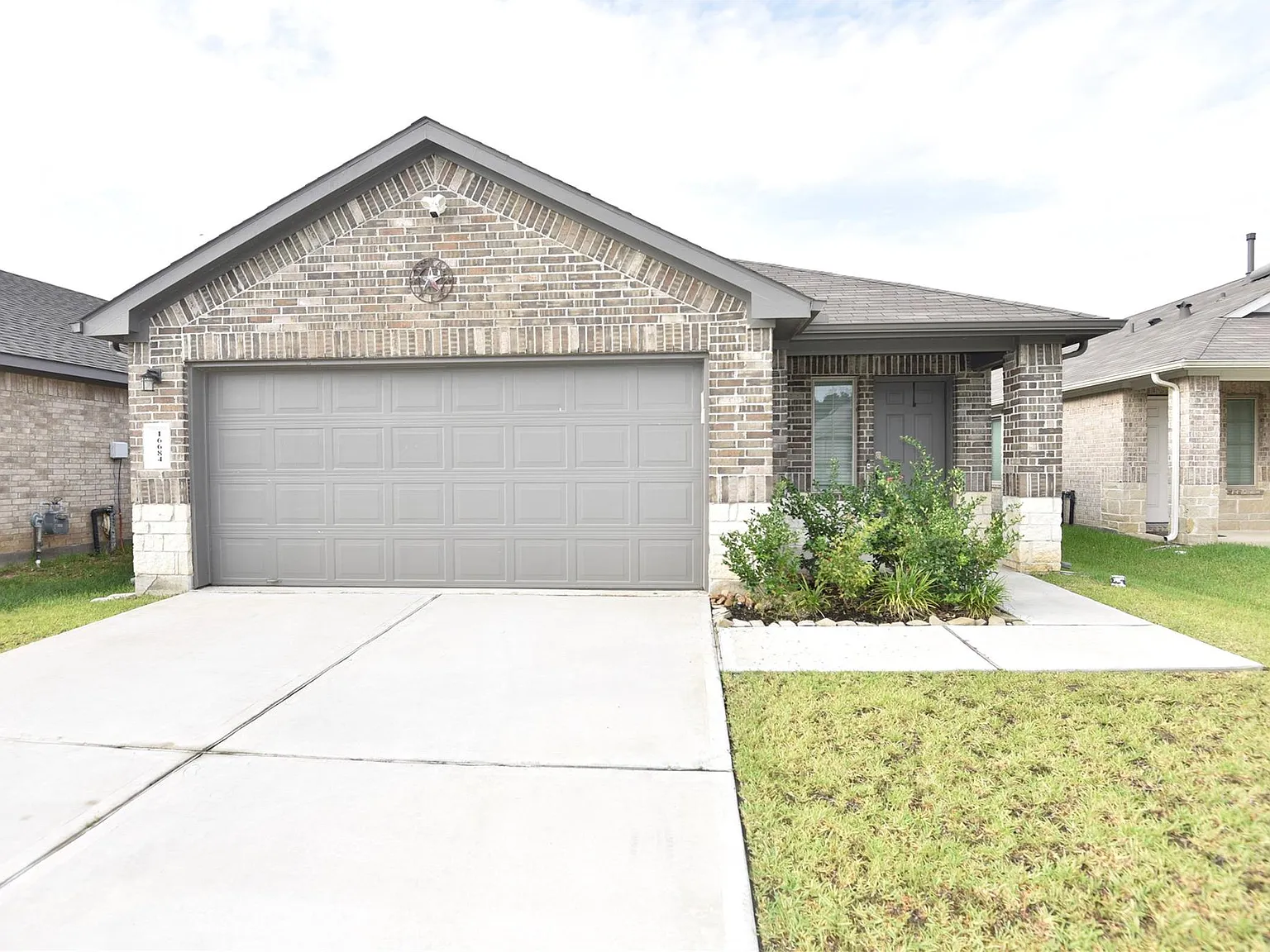 3 bed, 2.0 bath, 1372 sqft, $2,100 — Photo 3