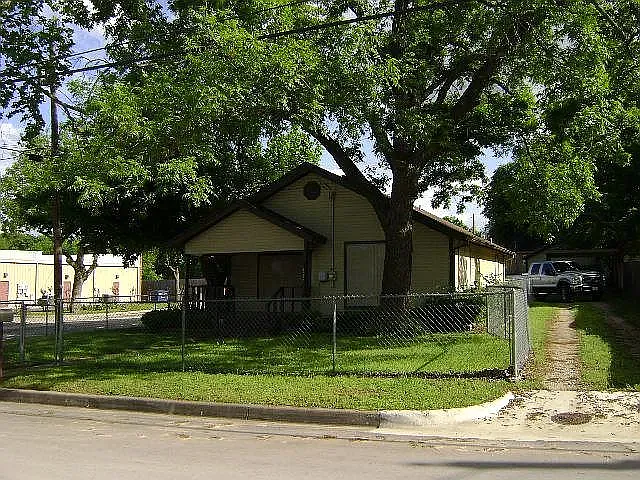 2 bed, 950 sqft, $1,650 — Photo 1