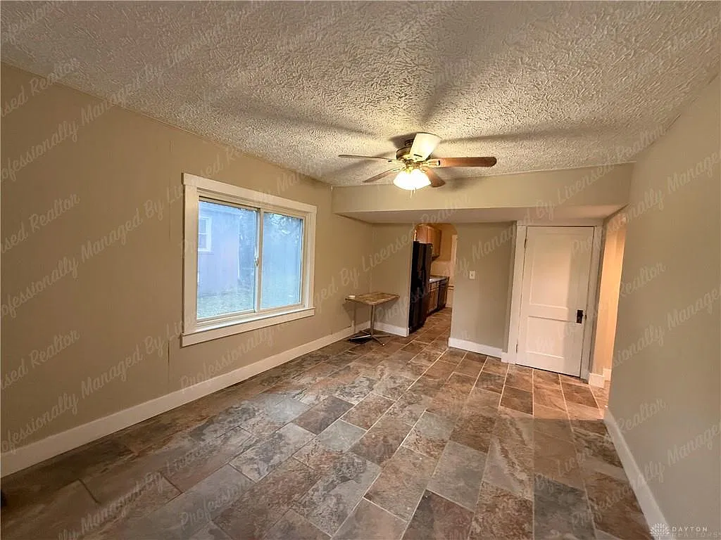 3 bed, 2.0 bath, 1008 sqft, $1,175 — Photo 3
