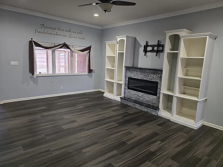 5906 Valencia Ave — Photo 2