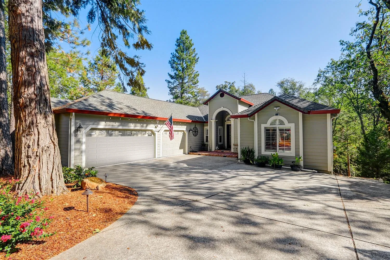 19306 Lake Forest Dr photo 1