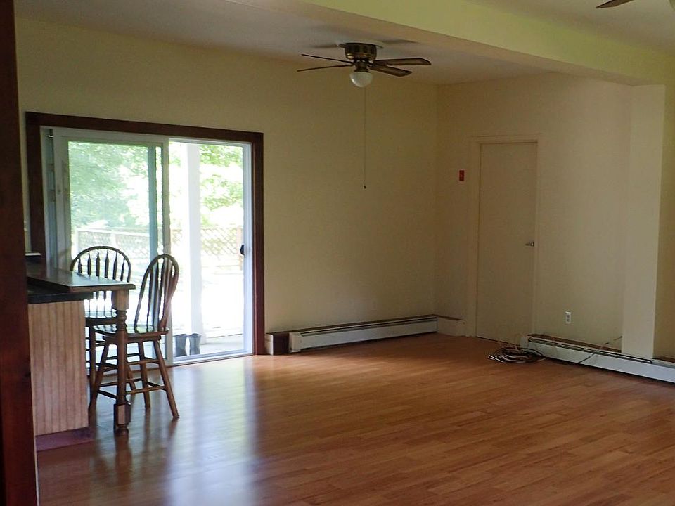 Dining Room/ Glass sliding door