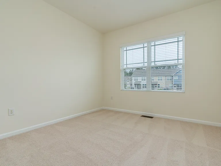 1004 Historic Cir — Photo 17