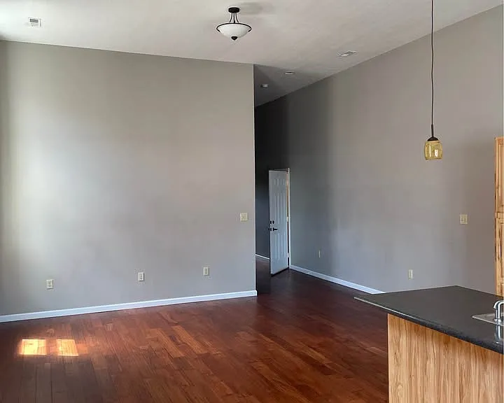 115 N Market St #2A — Photo 9