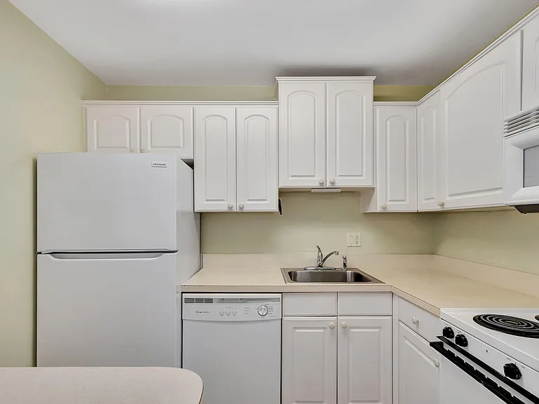 100 Shore Ct #210 — Photo 16