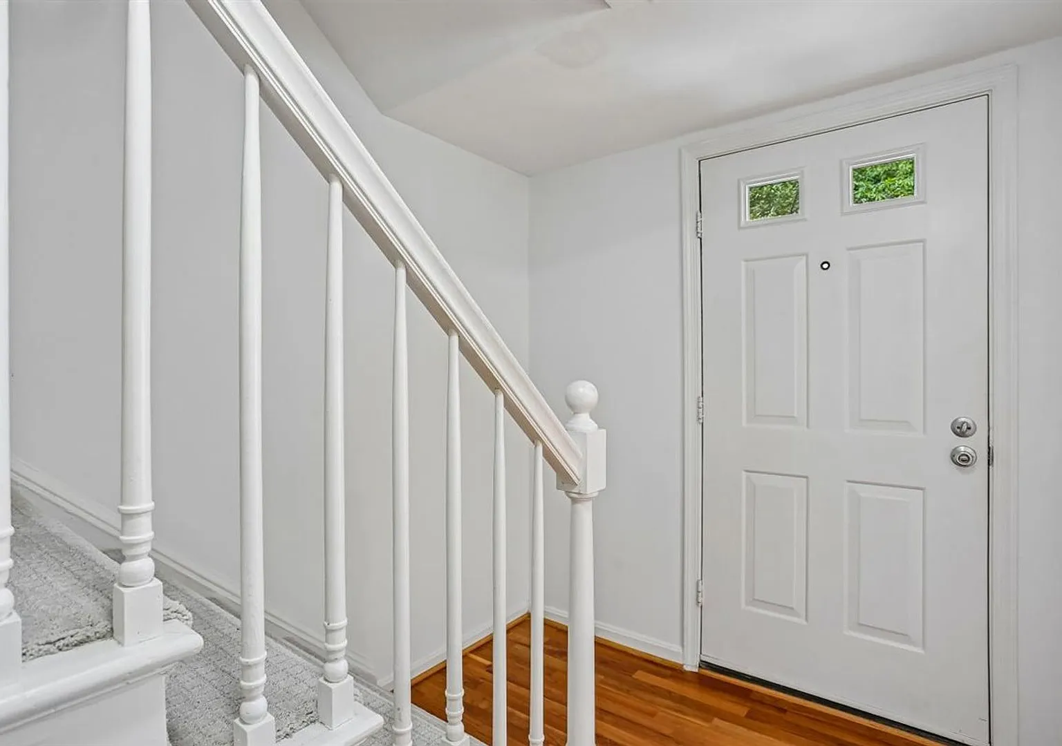 Great 2BR 2BA in Highly Sought Kenwood Forest Community near Downtown Bethesda — Photo 2