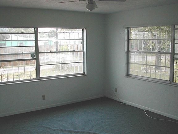 3rd image of 3048 14th Ave S