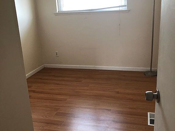 3rd image of 1512 Guilford Pl