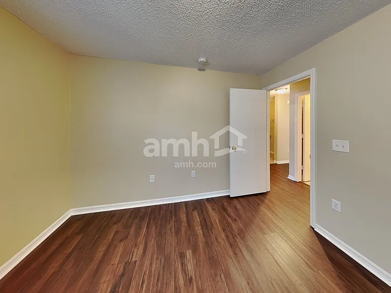 7831 Chadwick Dr — Photo 20
