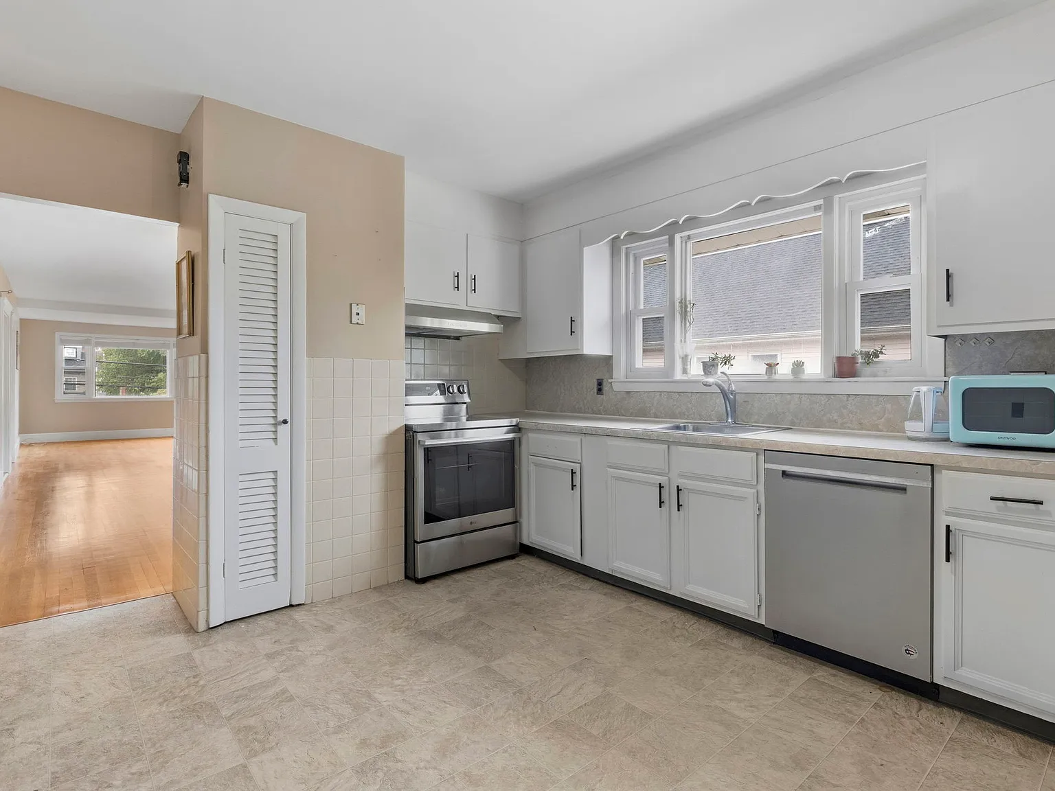 3 bed, 1275 sqft, $3,500 — Photo 4