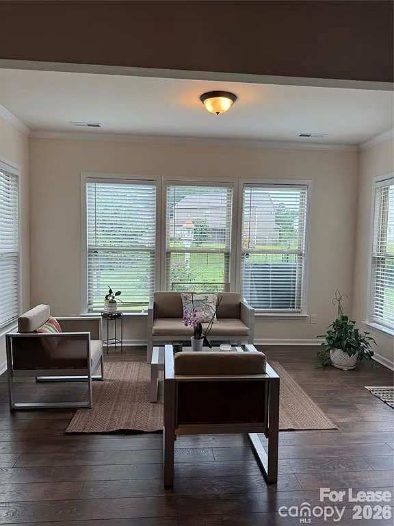 5 bed, 4.0 bath, 3104 sqft, $3,200 — Photo 3