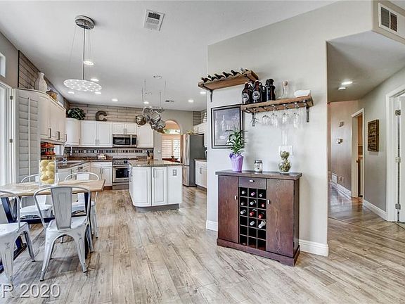 3rd image of 8894 Las Montanas Ave