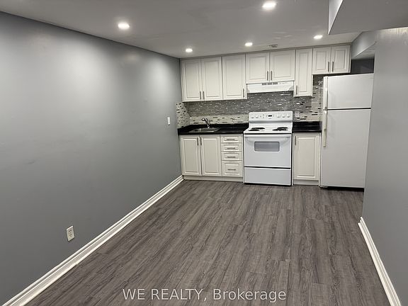 4th image of 501 Lancelot Cres