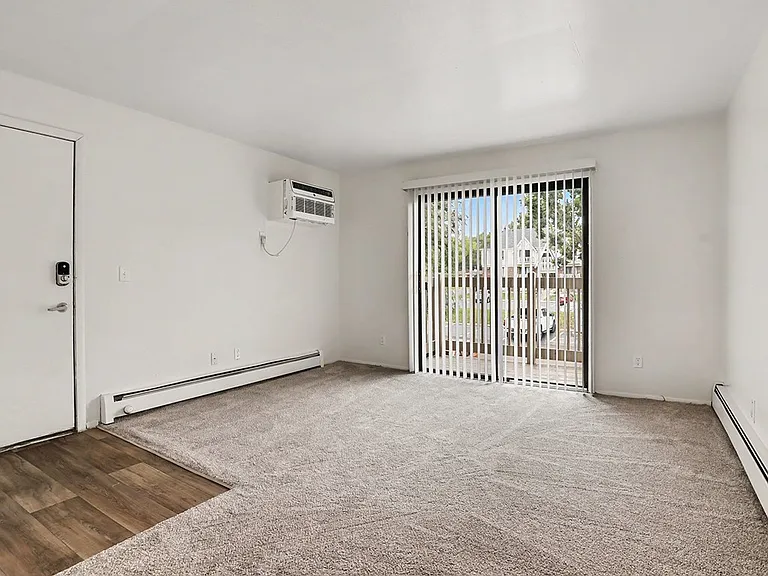 Fairlane Apartments — Photo 6