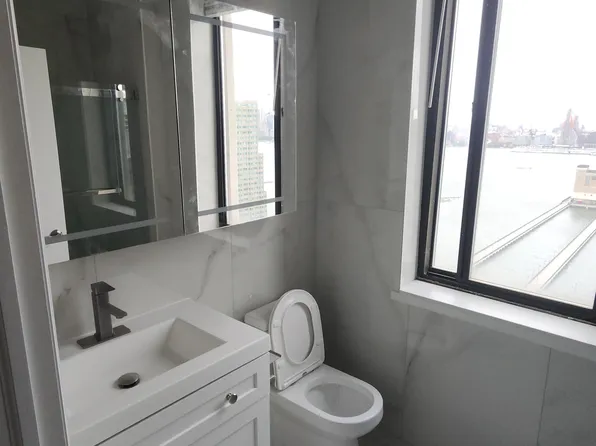 45 River Dr South image 9 of 19