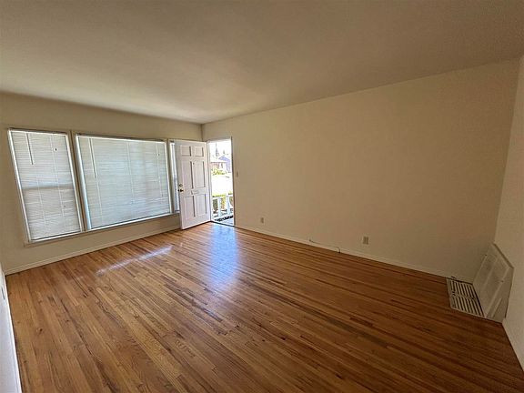 3rd image of 4553 Palo Verde Ave
