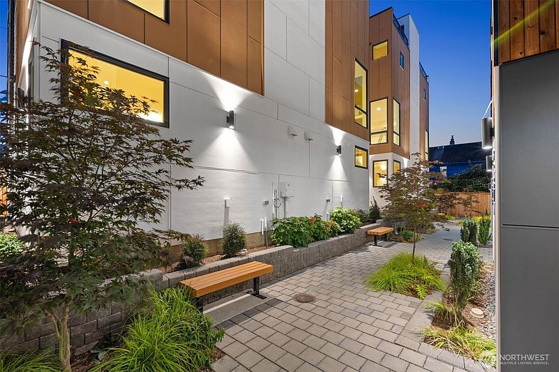 4th image of 9239 A 16th Avenue SW