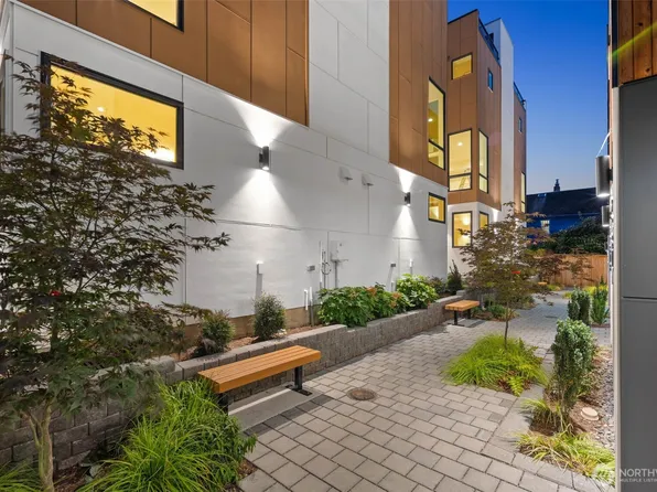 9239 A 16th Avenue SW, Seattle, WA 98106