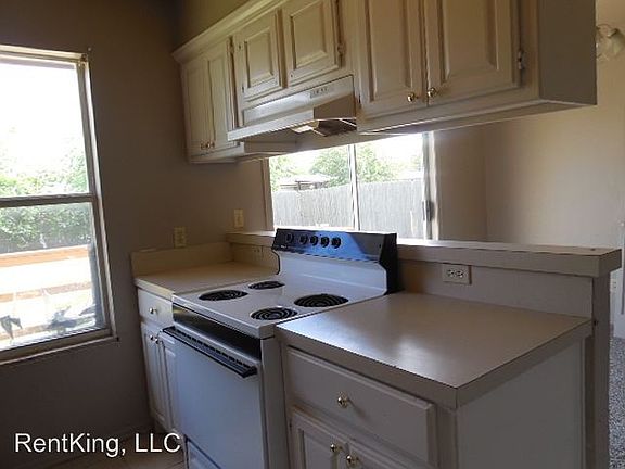 3rd image of 2212 Lafayette Dr