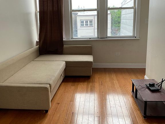 5th image of 3126 S Wells St #3R