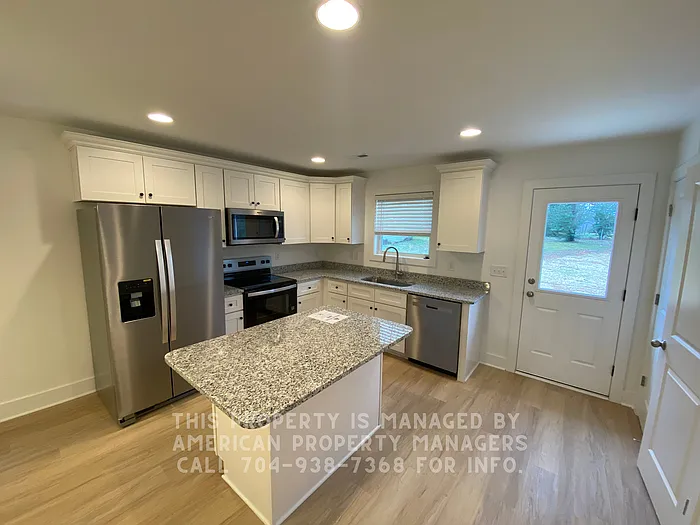 406 Vance Ave — Photo 3
