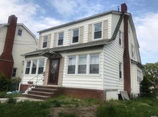 533 College Pl, Flushing, NY 11356