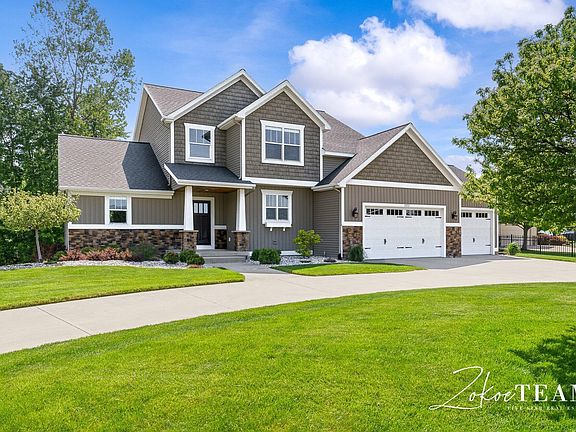 5th image of 1922 Stratford Ln NW