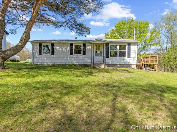 763 N Grow Rd, Stanton, MI 48888
