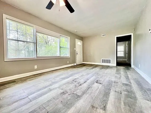 511 Emily Pl NW — Photo 3