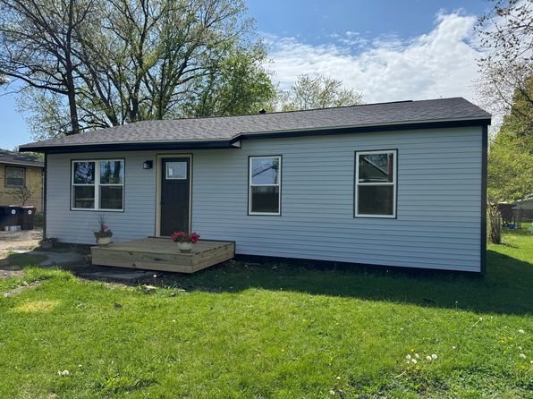 403 S Buchanan St, Heyworth, IL 61745