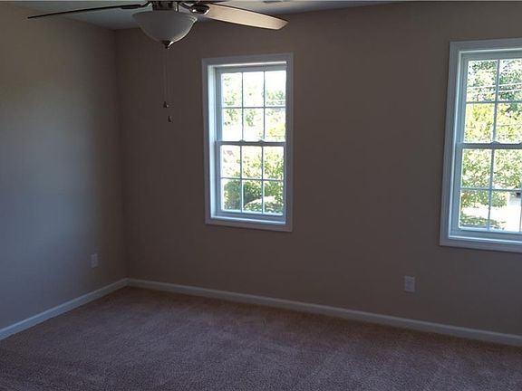 3rd image of 11 Astor Dr