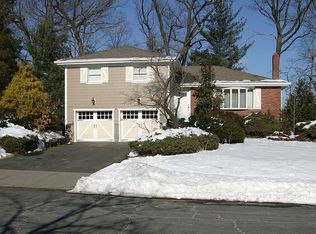 1058 Wildwood Rd, Oradell, NJ 07649