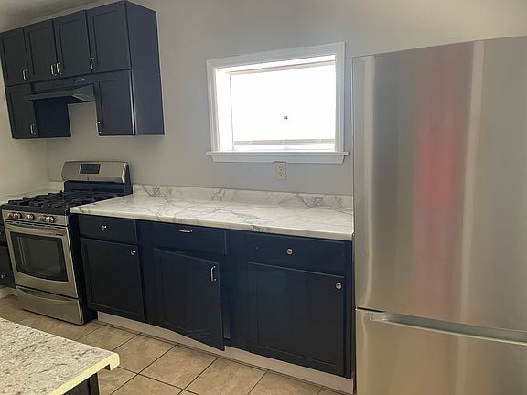2nd image of 553 E Bourbonnais St #1