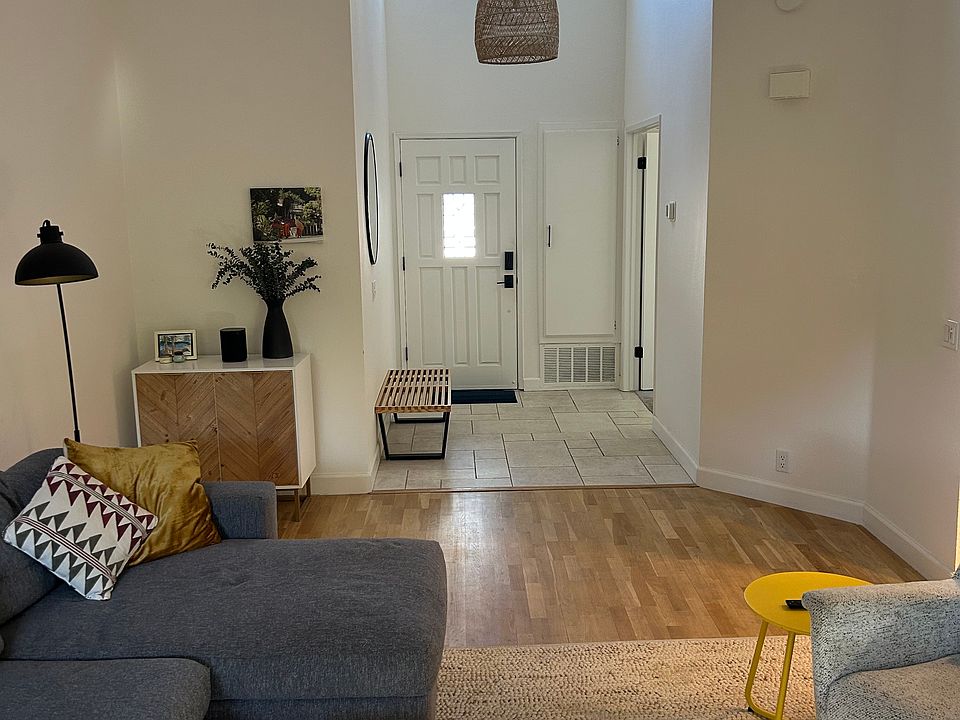 1st image of 540 Via De La Valle