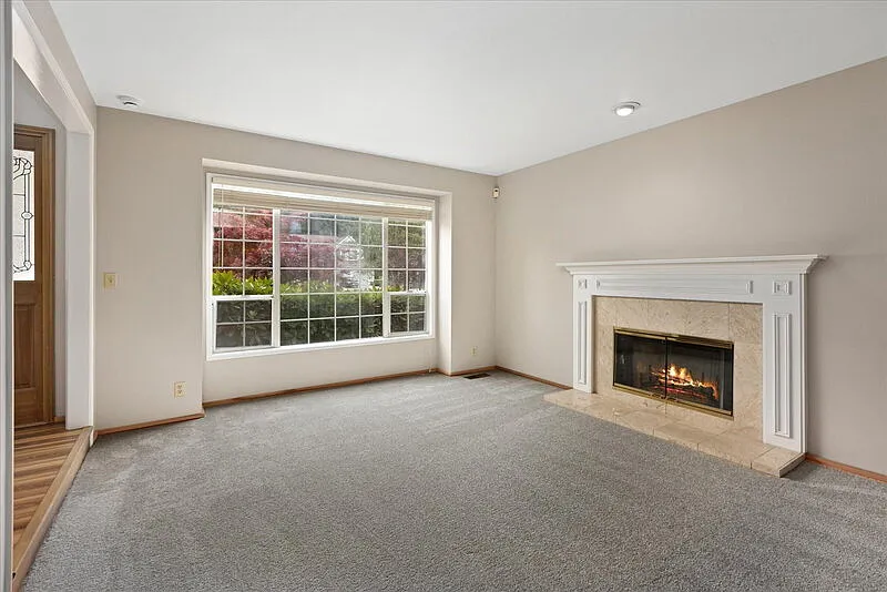 5 bed, 2.5 bath, 2617 sqft, $4,300 — Photo 3