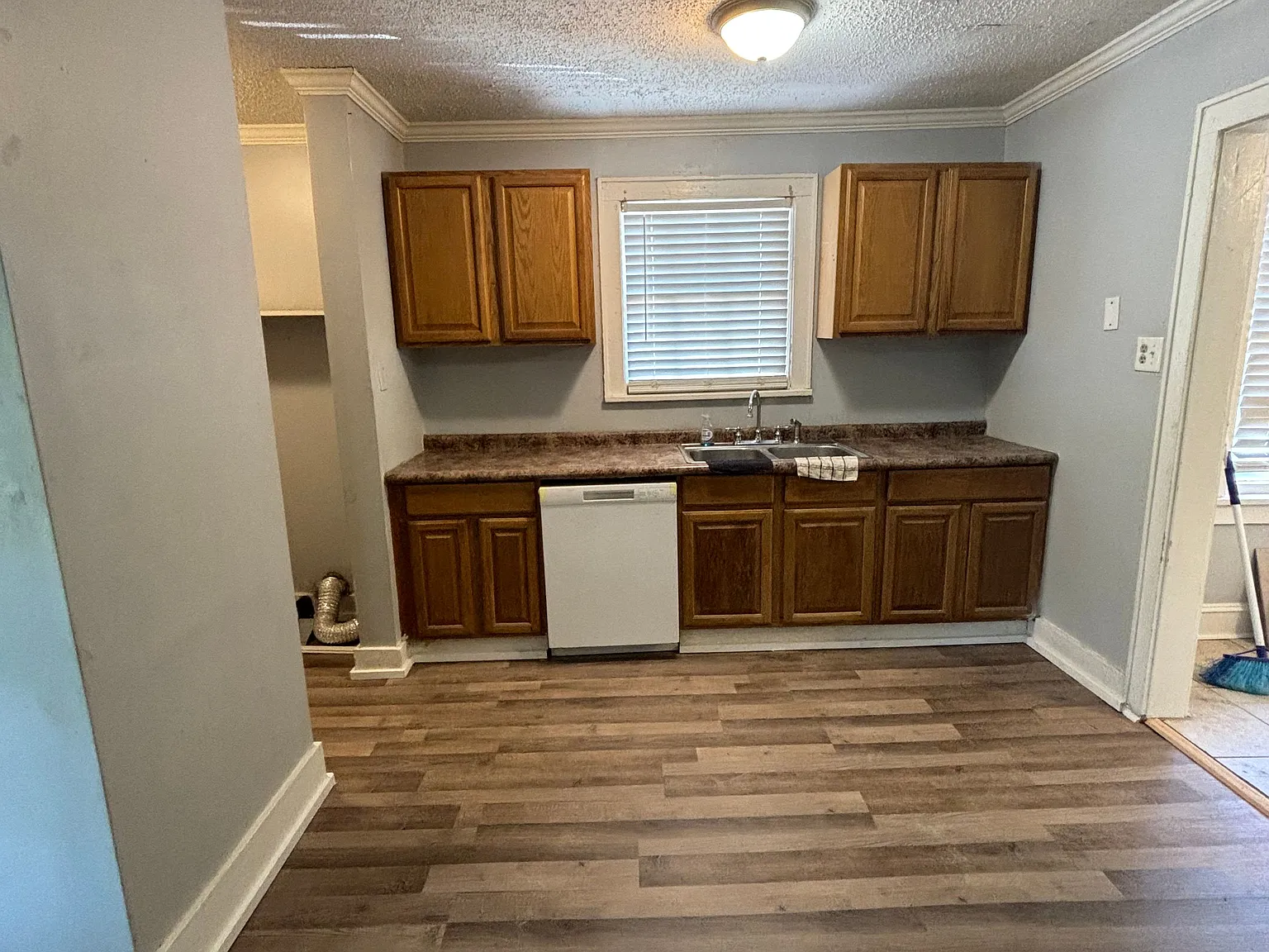 3 bed, 1570 sqft, $1,200 — Photo 4