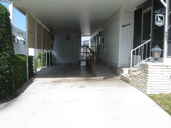 3rd image of 983 Roseau Ave E