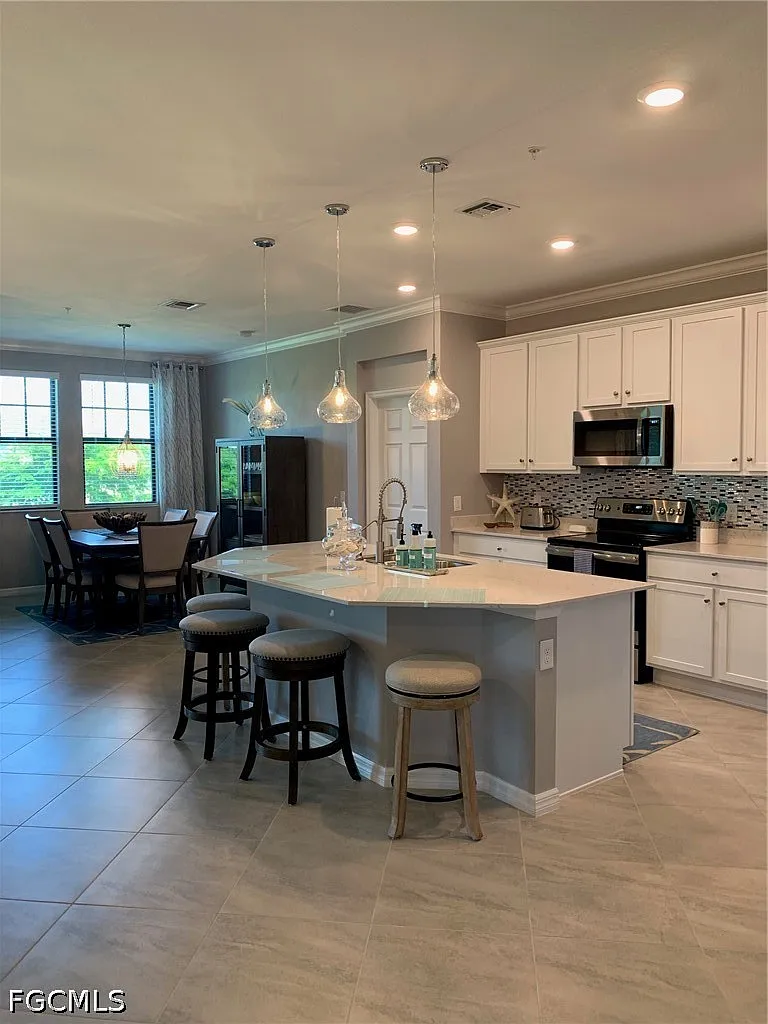 3 bed, 2.0 bath, 1891 sqft, $3,000 — Photo 4
