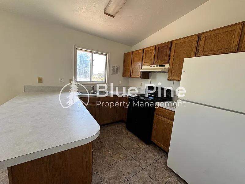 4 bed, 2.0 bath, 1540 sqft, $1,800 — Photo 4