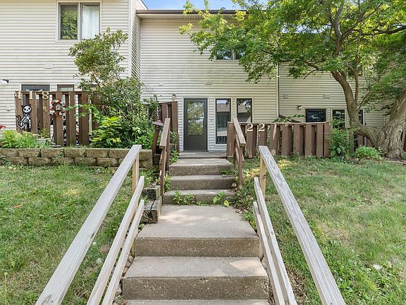 2nd image of 422 Hawaii Ct