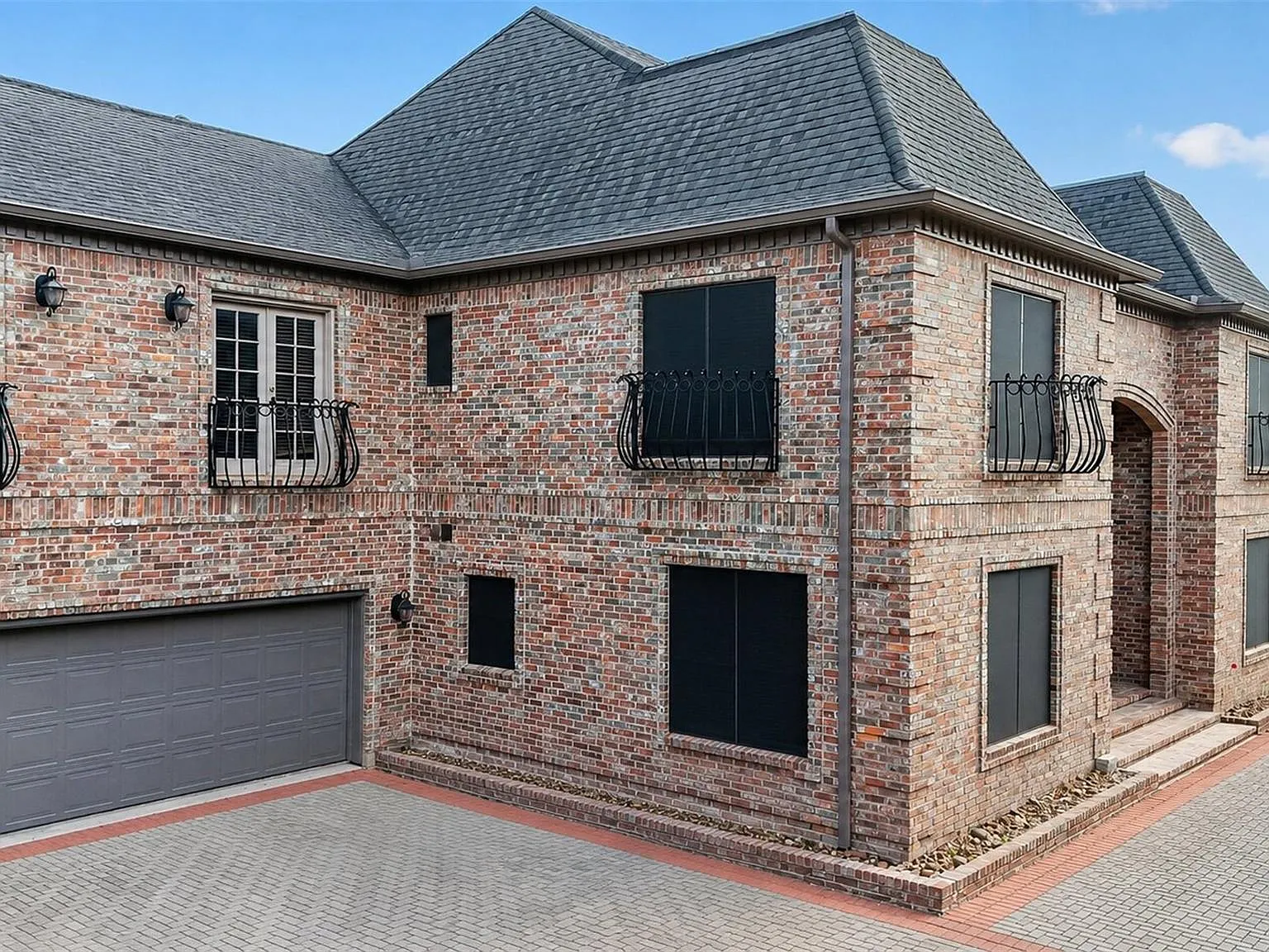4 bed, 3.5 bath, 5049 sqft, $8,000 — Photo 4
