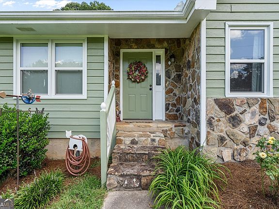 4th image of 135 Russell Ln