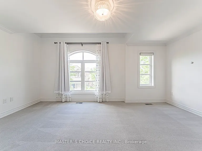 2357 Rideau Dr — Photo 22