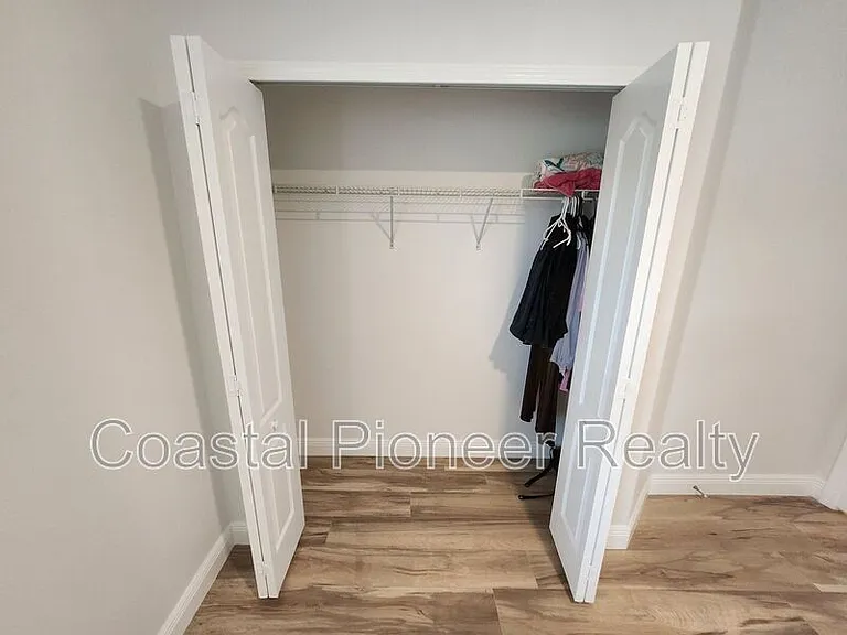 11404 Holmbridge Ln — Photo 45
