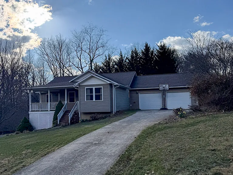 74 Lockes Way — Photo 2
