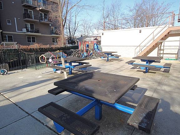4th image of 2800 Coyle St Floor 522-5
